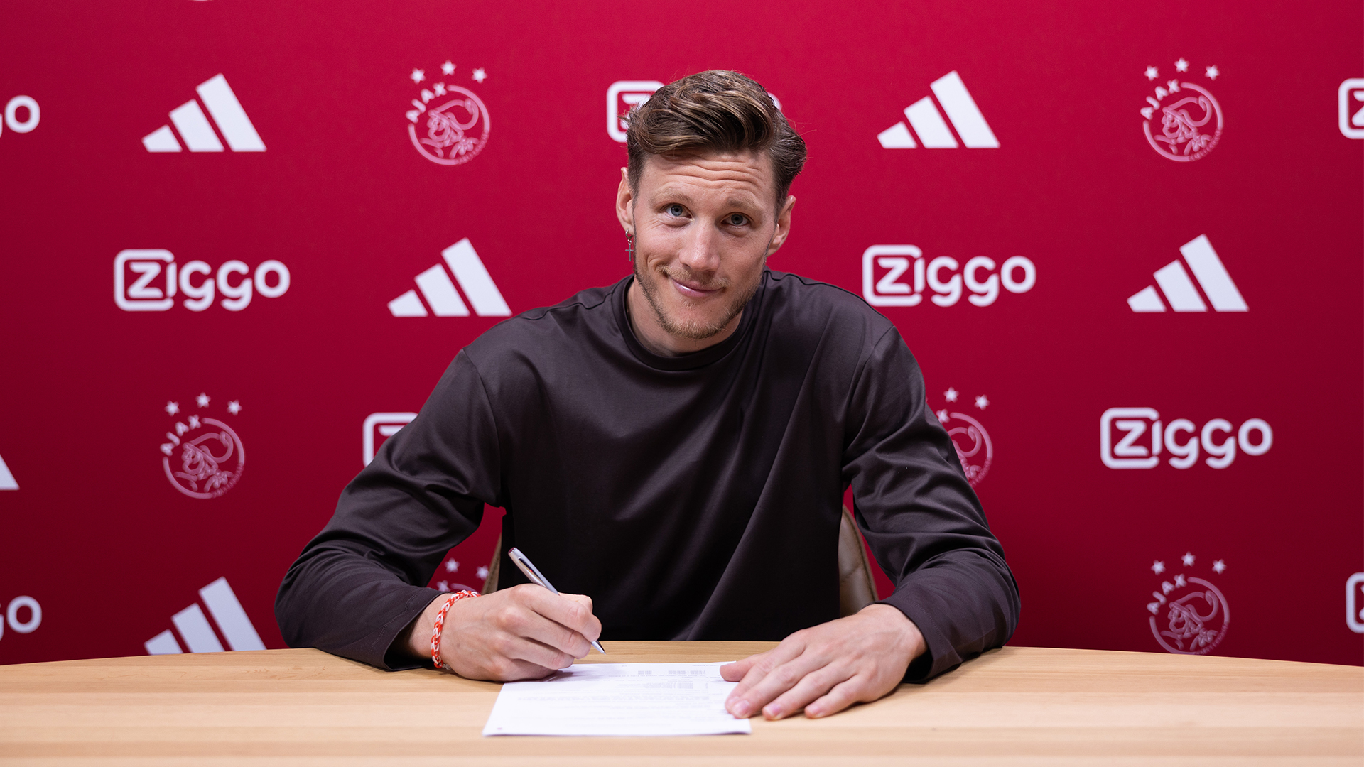 Ajax Signs Wout Weghorst