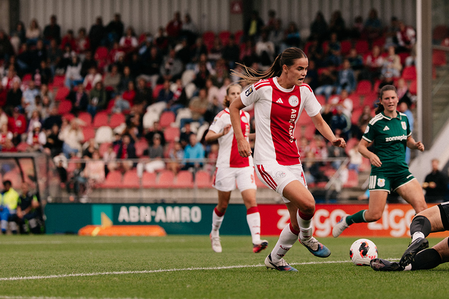 Ajaxvrouwenpec4