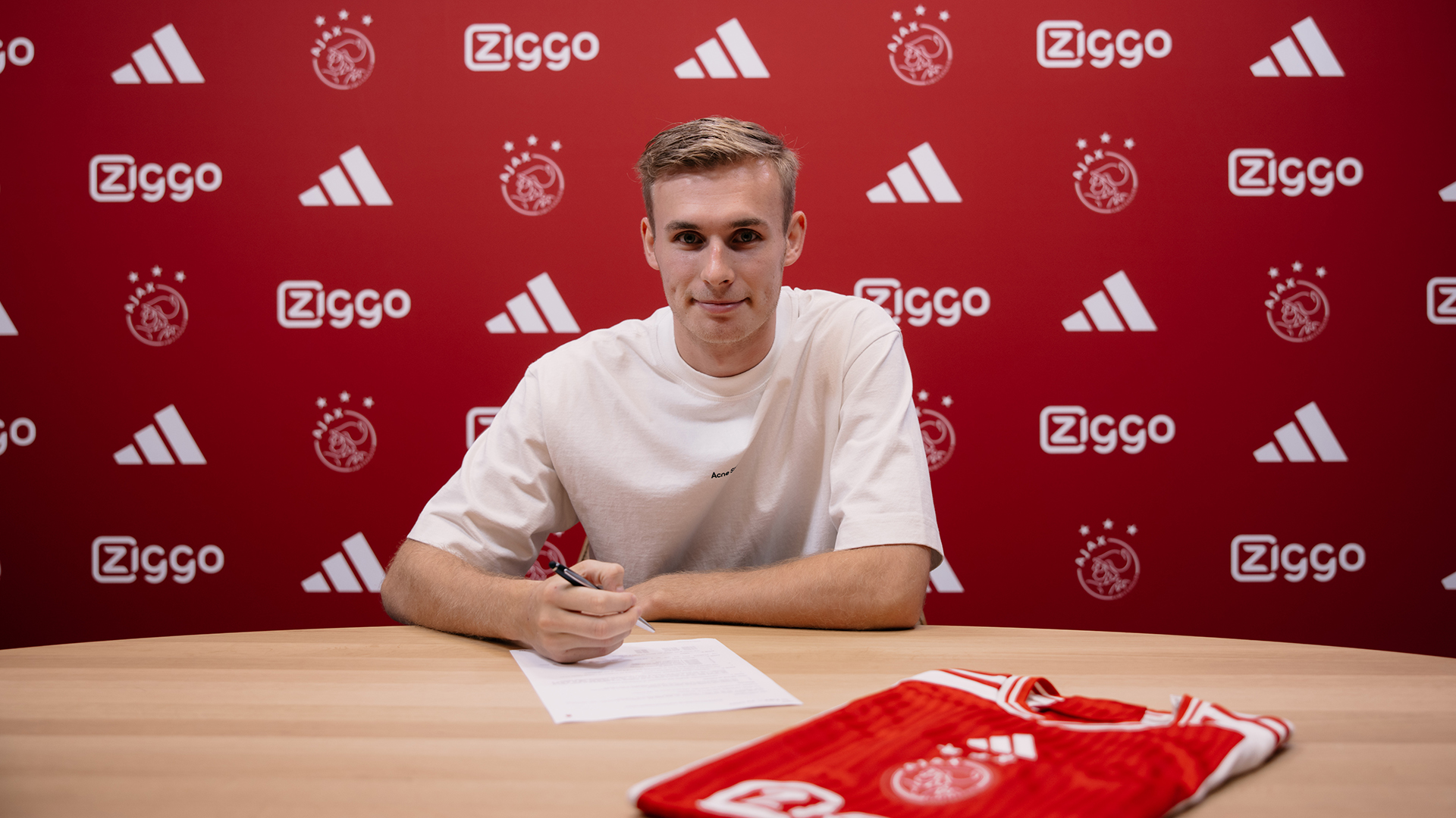 Ajax Signs Sivert Heggheim Mannsverk