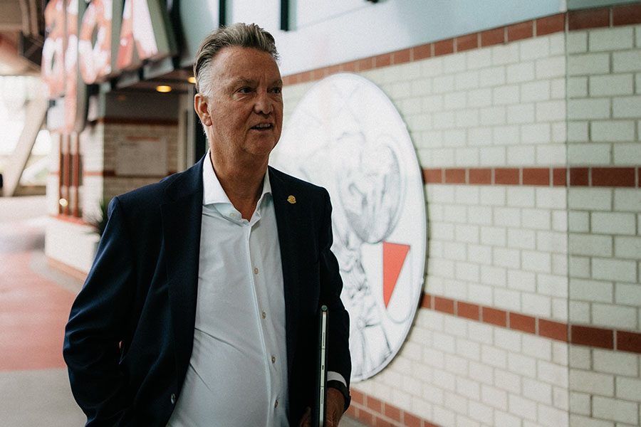 Aankomst Van Gaal 2