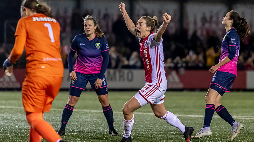 -ajax-women-beat-ado-at-last-minute-