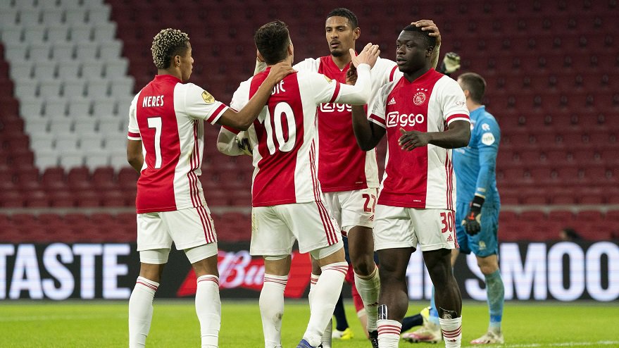 Highlights Ajax - II Sting in the