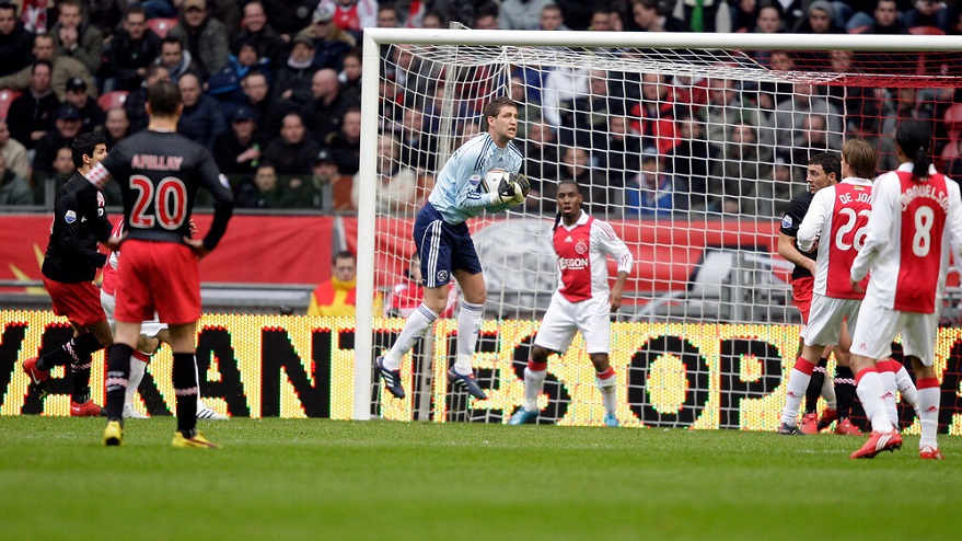 Stekelenburg in het seizoen 2009/2010.