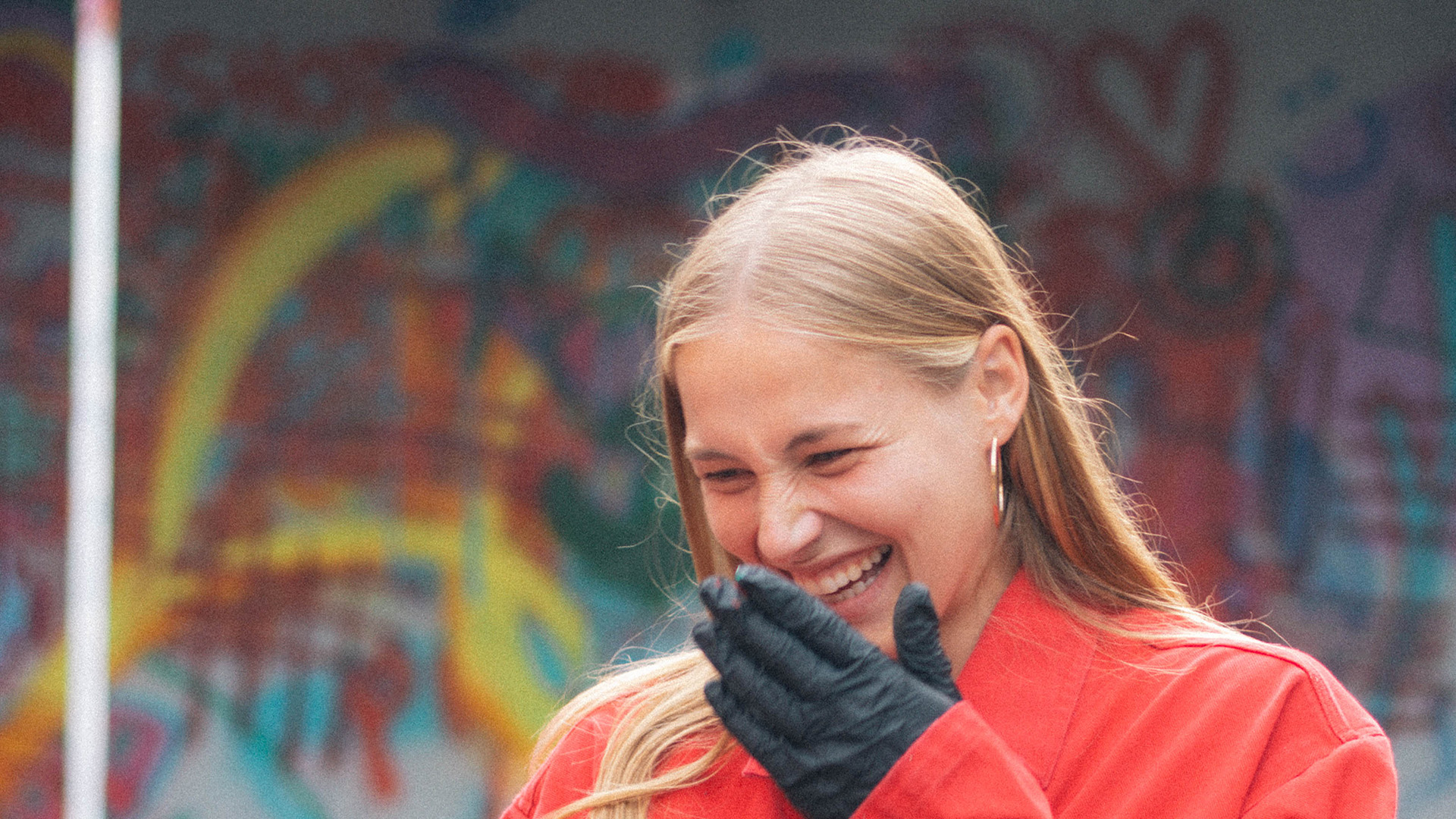 Spray-painting with Kelly & Regina