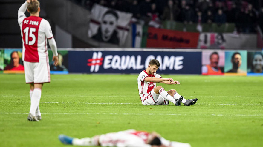 ajax-to-continue-in-europa-league-after-loss-to-valencia-