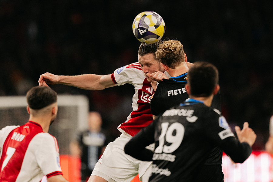 Wout Weghorst Kopduel