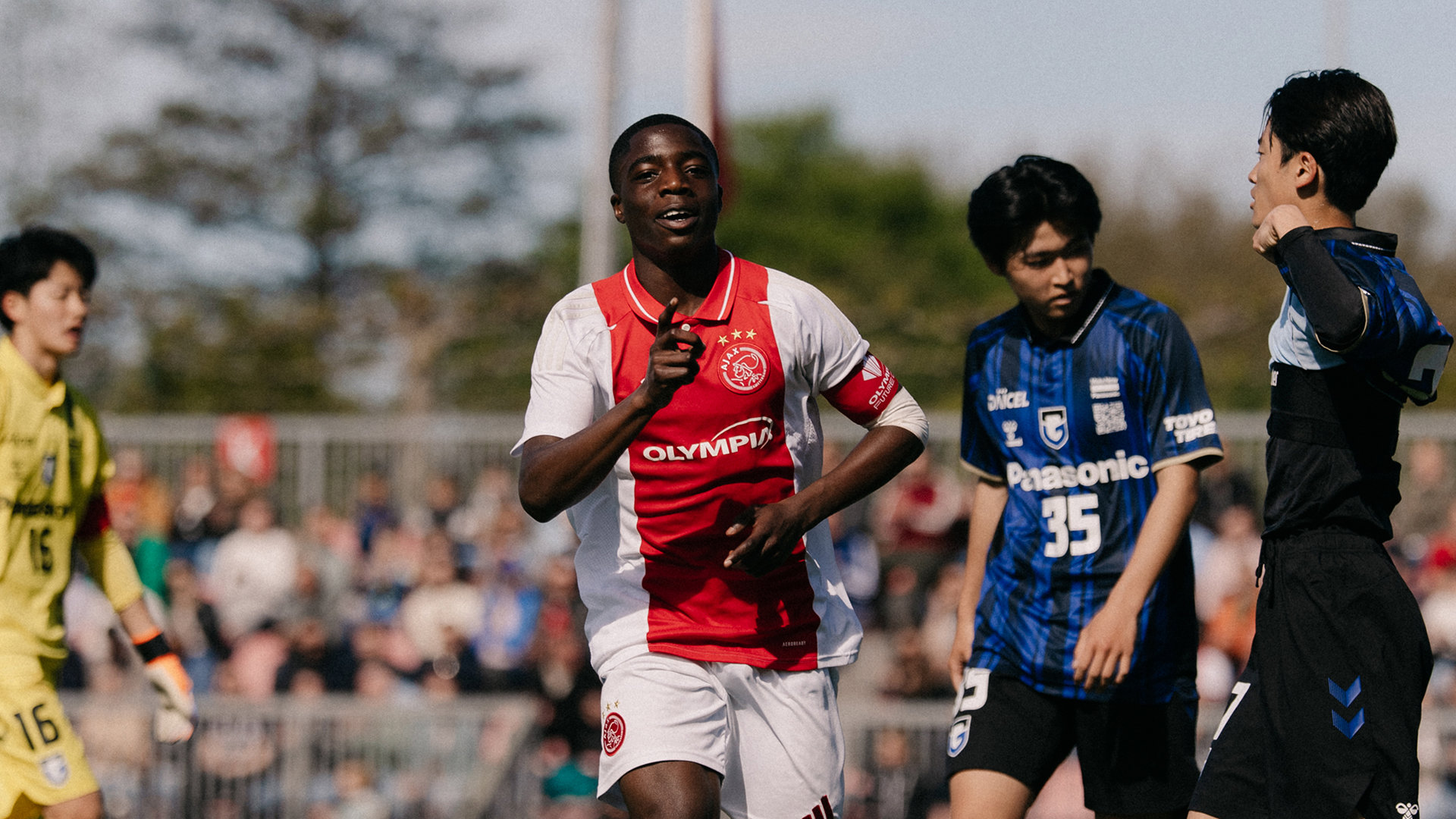Ajax Gamba 1920 3