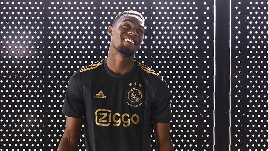 ajax shirt third