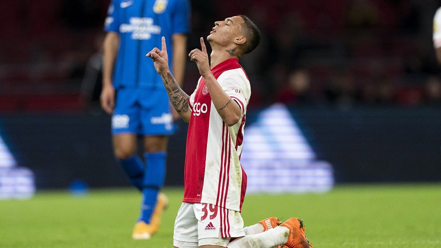 with-10-men-ajax-also-defeats-vitesse