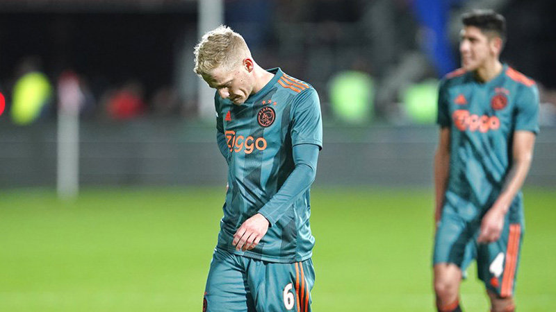 grounded-ajax-goes-down-at-az-in-alkmaar-