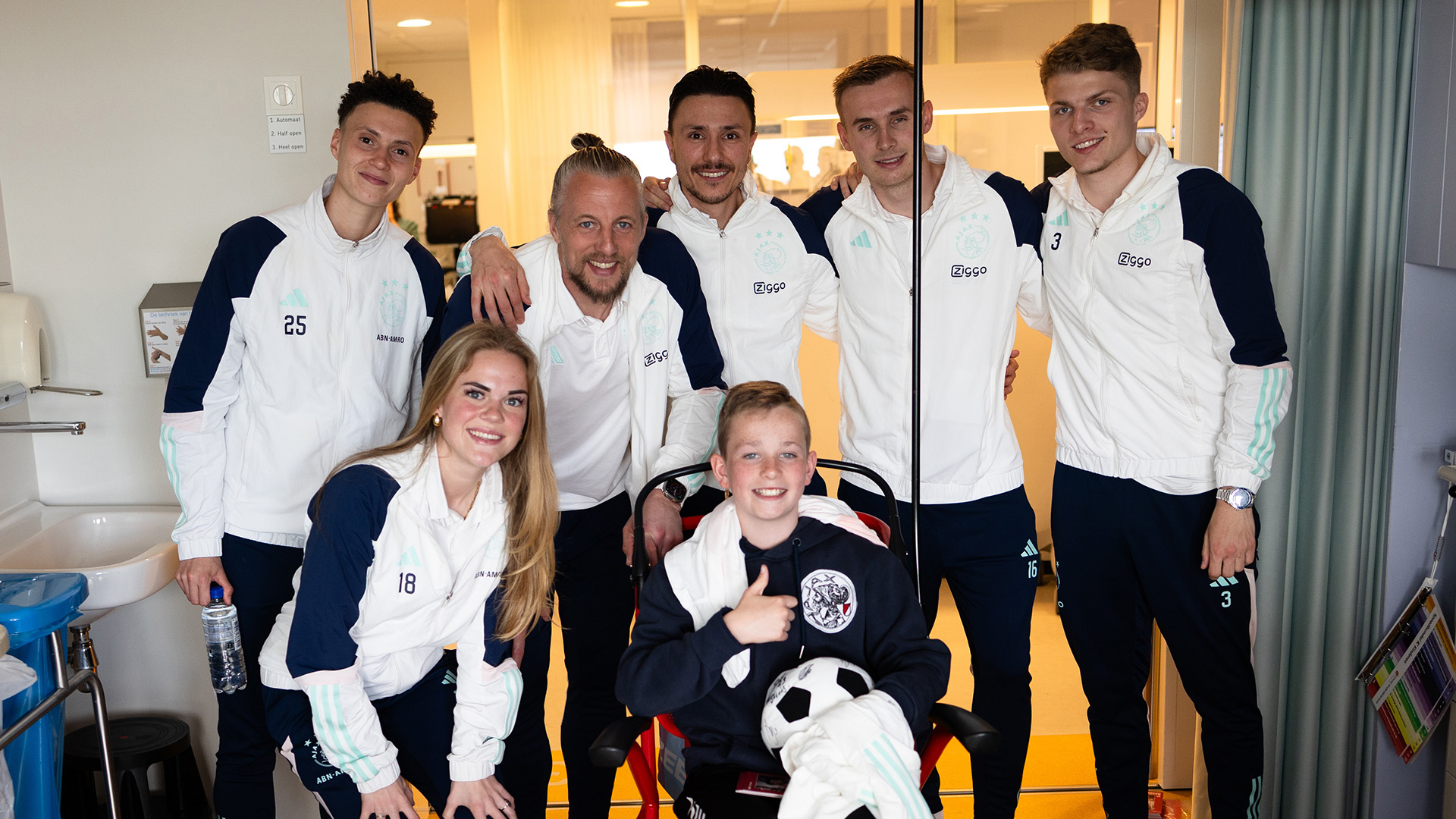 Ajacieden give children unforgettable day at Emma Children's Hospital