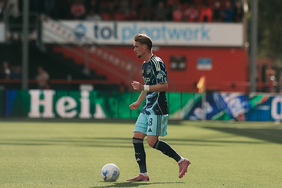 Taylor Aan De Bal