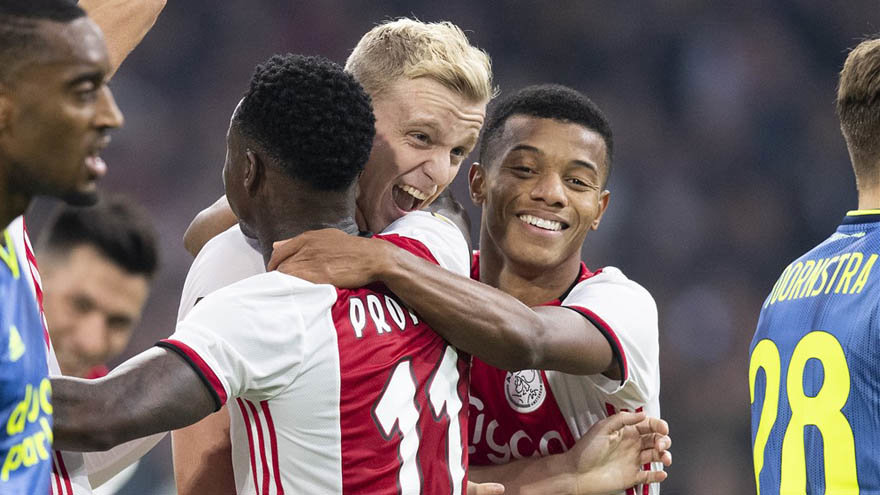 -ajax-beats-feyenoord-smoothly-4-0-